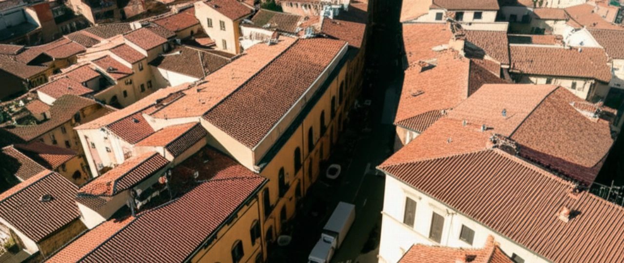Vista aérea hiperrealista de un camión de mudanzas navegando por las calles de Grosseto, mostrando la arquitectura única de la ciudad.